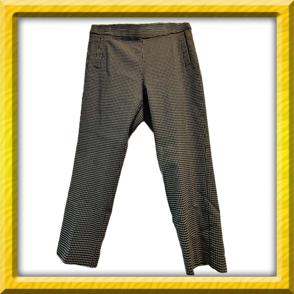 Pants - Elle cropped pants -pull on elastic waist - medium - black & white BOGO